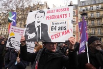 Ông Macron tiến thoái lưỡng nan