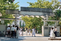 Ve dep cua ngoi truong trong phim 'Mat biec' hinh anh