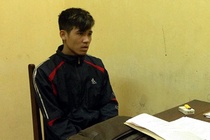 Be gai 3 tuoi bi nhan tinh cua me hanh ha hinh anh