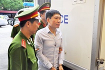 Cuu Pho giam doc Cong an Hai Phong lai hau toa hinh anh