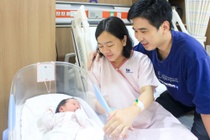 Đón con ở tuổi 40 sau một thập kỷ vô sinh