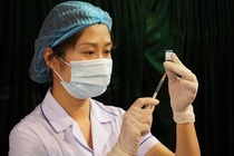 Neu tiem vaccine Covid-19, khi nao toi co the mang thai? hinh anh
