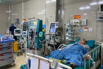 Nguoi dan ong co mau duc nhu sua khi nhap vien hinh anh
