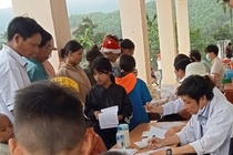 Hang tram nguoi o mien nui Quang Ngai mac benh ghe hinh anh