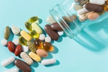 Dau hieu ban nam trong so 2 ty nguoi tren the gioi thieu vitamin hinh anh