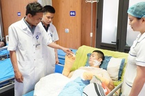Doi tay bi chem dut roi cua TikToker Ha List hien ra sao? hinh anh