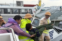 Lat tau du lich o Quang Ninh, 23 nguoi nhap vien cap cuu hinh anh
