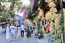 Hoi An lui thoi gian thuc hien phan luong du khach vao pho co hinh anh