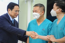 Thủ tướng chúc Tết lực lượng điều trị Covid-19 tại Hà Nội