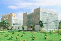 Truong Nhan van TP.HCM dieu chinh muc hoc bong sau khi nhan phan anh hinh anh