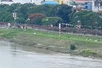 Khoanh khac co giao o Nam Dinh cuu nu sinh nhay cau hinh anh