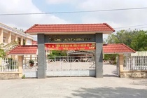 Ky luat giao vien sai quy dinh, hieu truong phai chuyen truong hinh anh