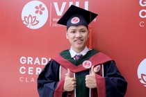 Tu TP.HCM ra Ha Noi hoc, nam sinh tot nghiep thu khoa dai hoc hinh anh