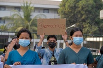 Myanmar bắt giữ 18 nhân viên y tế vì chữa bệnh cho 'khủng bố'