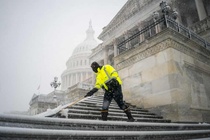 Số ca nhiễm tăng bùng nổ ở Điện Capitol