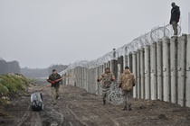 Ukraine xây tường bê tông dọc biên giới với Belarus