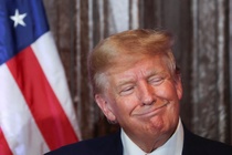 Ông Trump chỉ trích đối thủ DeSantis