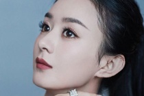 Triệu Lệ Dĩnh diện váy xẻ sâu  