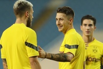 CLB Dortmund dạo chơi trên sân Mỹ Đình