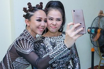 Toc Tien than thiet ben Thu Minh trong hau truong ZMA hinh anh