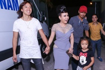 Chong va con gai den truong quay co vu Viet Huong hinh anh