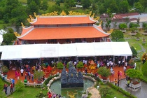 Nha tho To cua Hoai Linh mo cua 3 ngay Tet Dinh Dau hinh anh