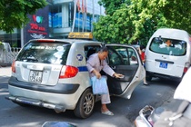Tu nam 2025, taxi tai Ha Noi phai su dung chung mot mau son hinh anh