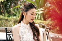 Thanh Hằng khéo khoe vai thon và đôi chân 1m12 nhờ trang phục cổ yếm