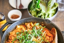 Mon an Han ket hop toi tuong ot Gochujang nhin la them hinh anh