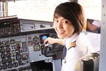 Nữ cơ phó Vietnam Airlines tư vấn nghề… trên trời