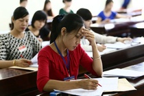 Giáo viên chấm thi lúng túng với bài thi được điểm... âm
