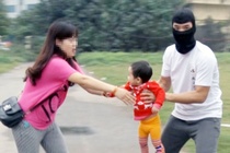 Cao Bang bac thong tin 2 tre em bi bat coc hinh anh