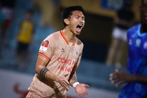 Văn Hậu suýt lập siêu phẩm