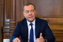 Cuu TT Nga Medvedev: Ong Trump 'sai lam' khi ap thue voi Trung Quoc hinh anh