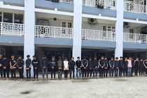 Hang chuc thanh nien hon chien trong dem, cong an khoi to 21 nguoi hinh anh