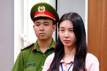 Hoa hau Thuy Tien doi dien muc an nao? hinh anh