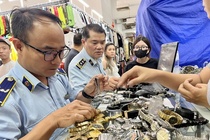 Chuyen 26 vu hang hoa vi pham dau hieu hinh su sang co quan dieu tra hinh anh