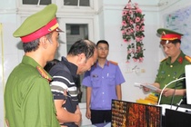 Tam giu tai xe oto tong 2 xe may roi lao xuong song lam 3 nguoi chet hinh anh