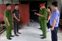 Bat 2 nguoi mua lon nhiem dich ta chau Phi ve giet mo ban kiem loi hinh anh