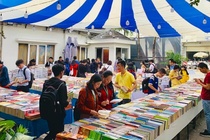 Hoi sach cu Nha xuat ban Tre anh 2
