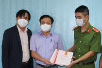 Thu hoi 19 so hong bi cam co hinh anh