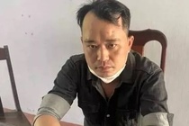 Mot nguoi bi chem toi tap o quan bida hinh anh