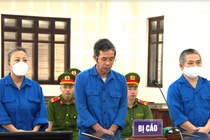 Cựu chủ tịch UBND quận hầu tòa về cáo buộc hối lộ