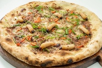 Lai xuat hien pizza duong dua tai Ha Noi khien dan mang hoang mang hinh anh