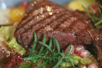 Bo bit tet kem salad luu cho ban tiec Noel hinh anh