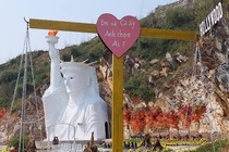 Tam dong cua diem check-in tuong Nu than Tu do o Sa Pa hinh anh
