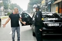 Thu nhiều giấy tờ cho vay nặng lãi tại nhà kẻ dọa giết CSCĐ