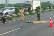 Di bo bang qua cao toc Trung Luong, nguoi phu nu bi xe tong chet hinh anh