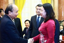 Nguyên Chủ tịch nước Nguyễn Xuân Phúc bàn giao công tác