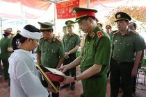 Truy thang cap bac ham cho thieu ta CSGT bi oto tong tu vong hinh anh
